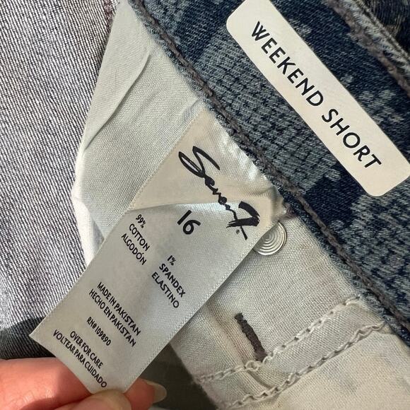 Seven7 NWT Weekend Short women’s 16, Python Indigo. Sits at waist. Frayed hem - Picture 6 of 6